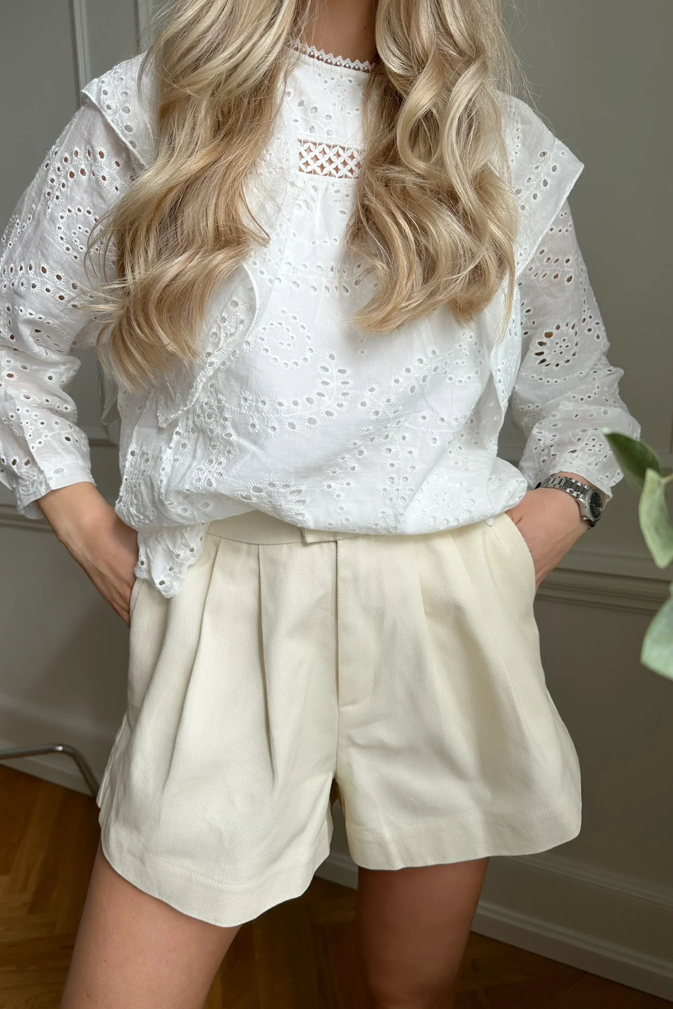 AlbaIC Shorts - Off White - Image 5