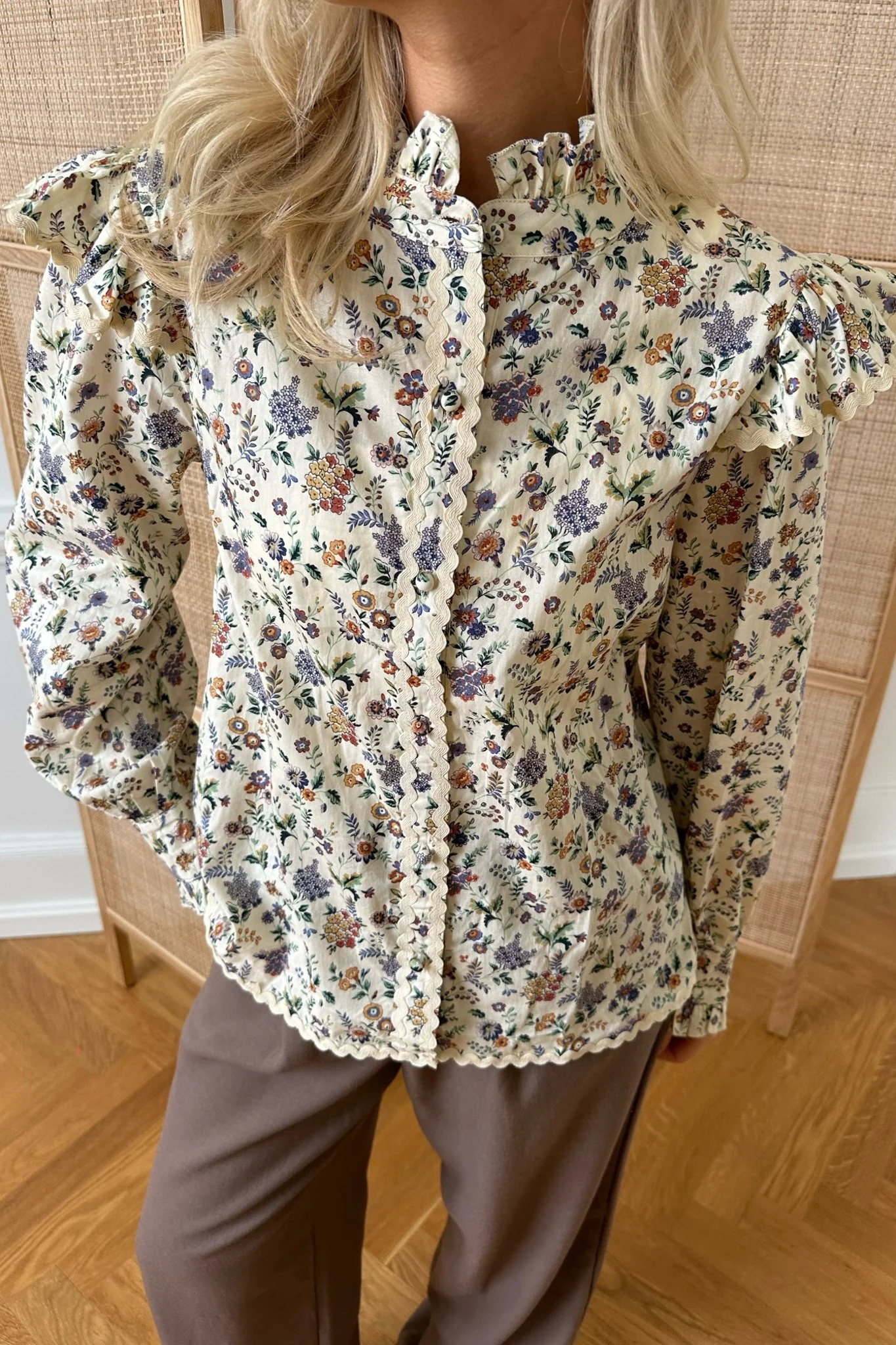 FrejaIC Shirt - Cream Multi Flower - Image 10