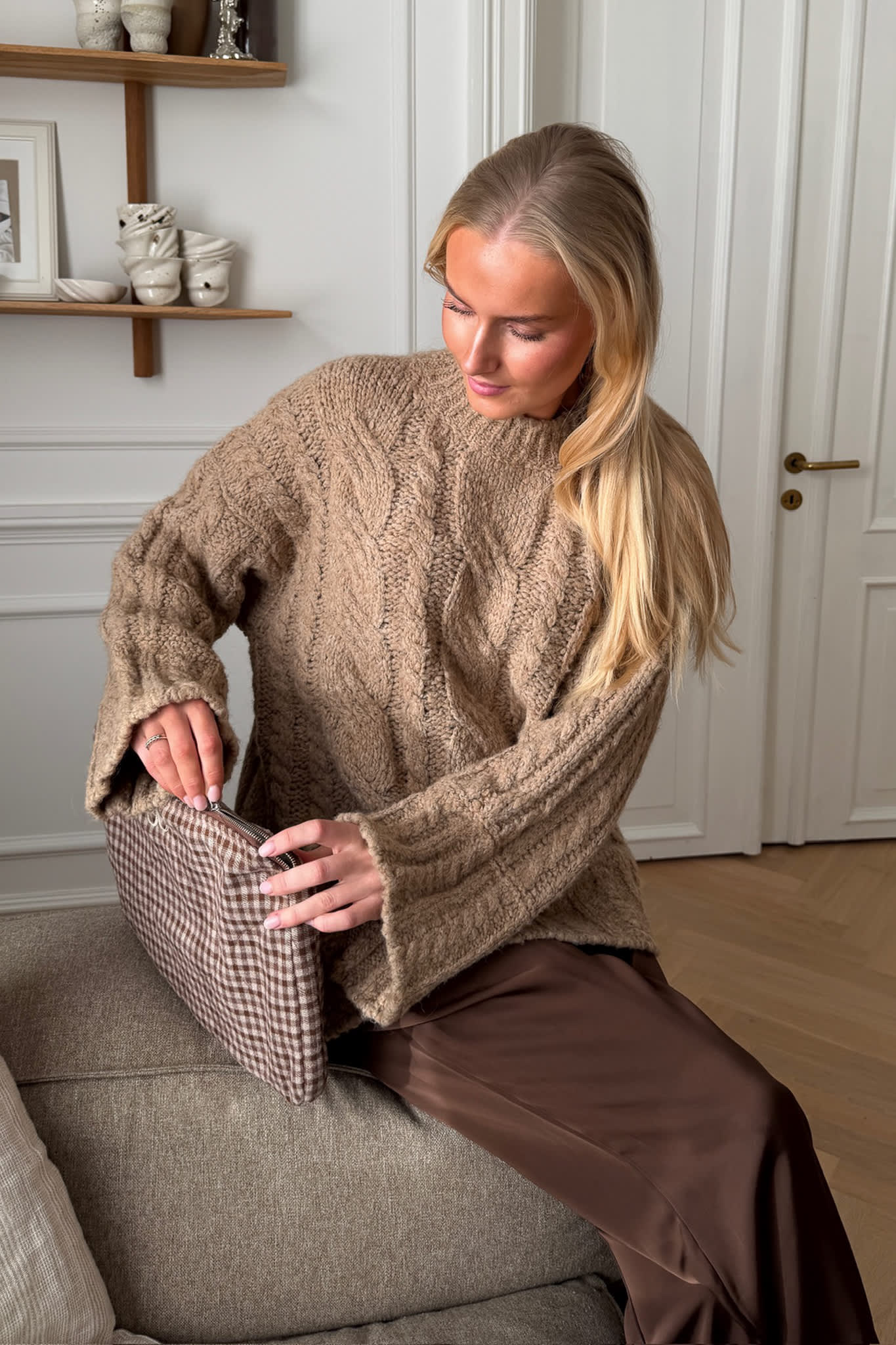 KikiIC Sweater - Beige - Image 11