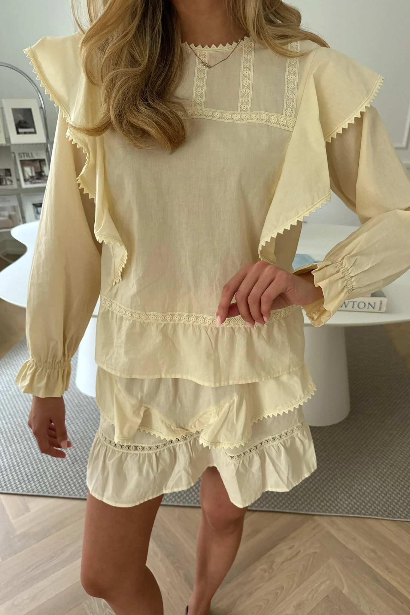 LeonoraIC Lace Mini Skirt - Creme - Image 2