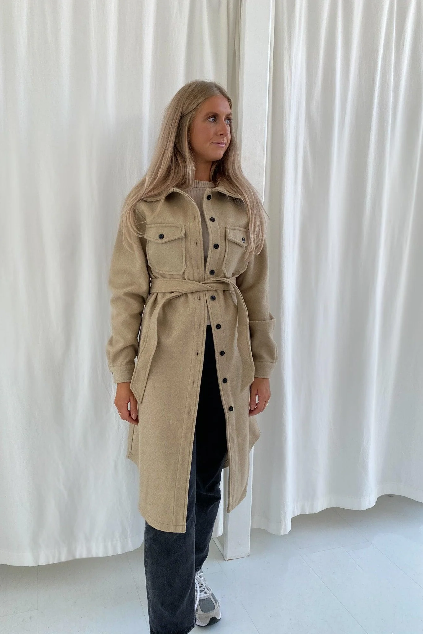 Lang Emmy Jakke - Camel - Image 4