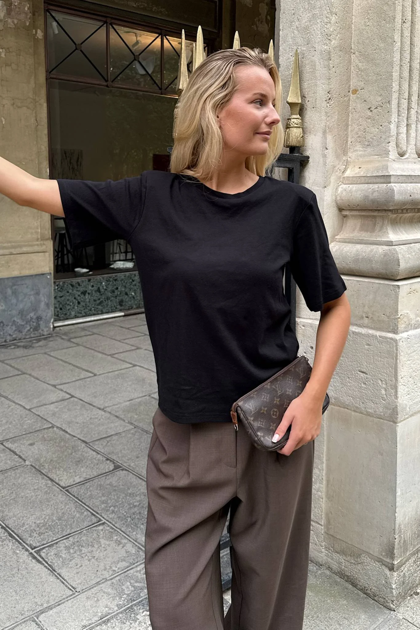 MarieIC Tshirt - Black - Image 2