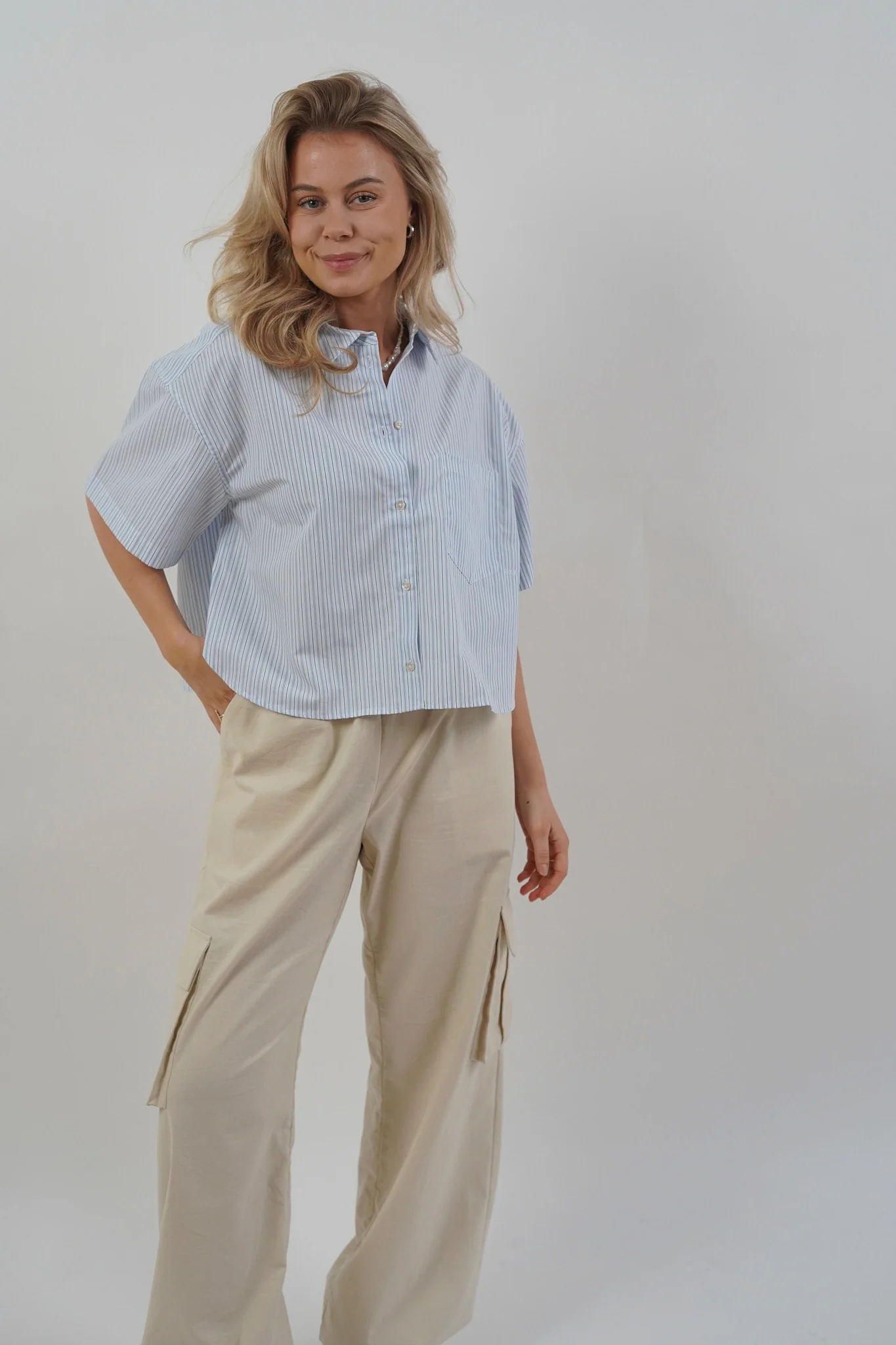 JXMolly SS Relaxed Poplin Shirt - White Blue - Image 5