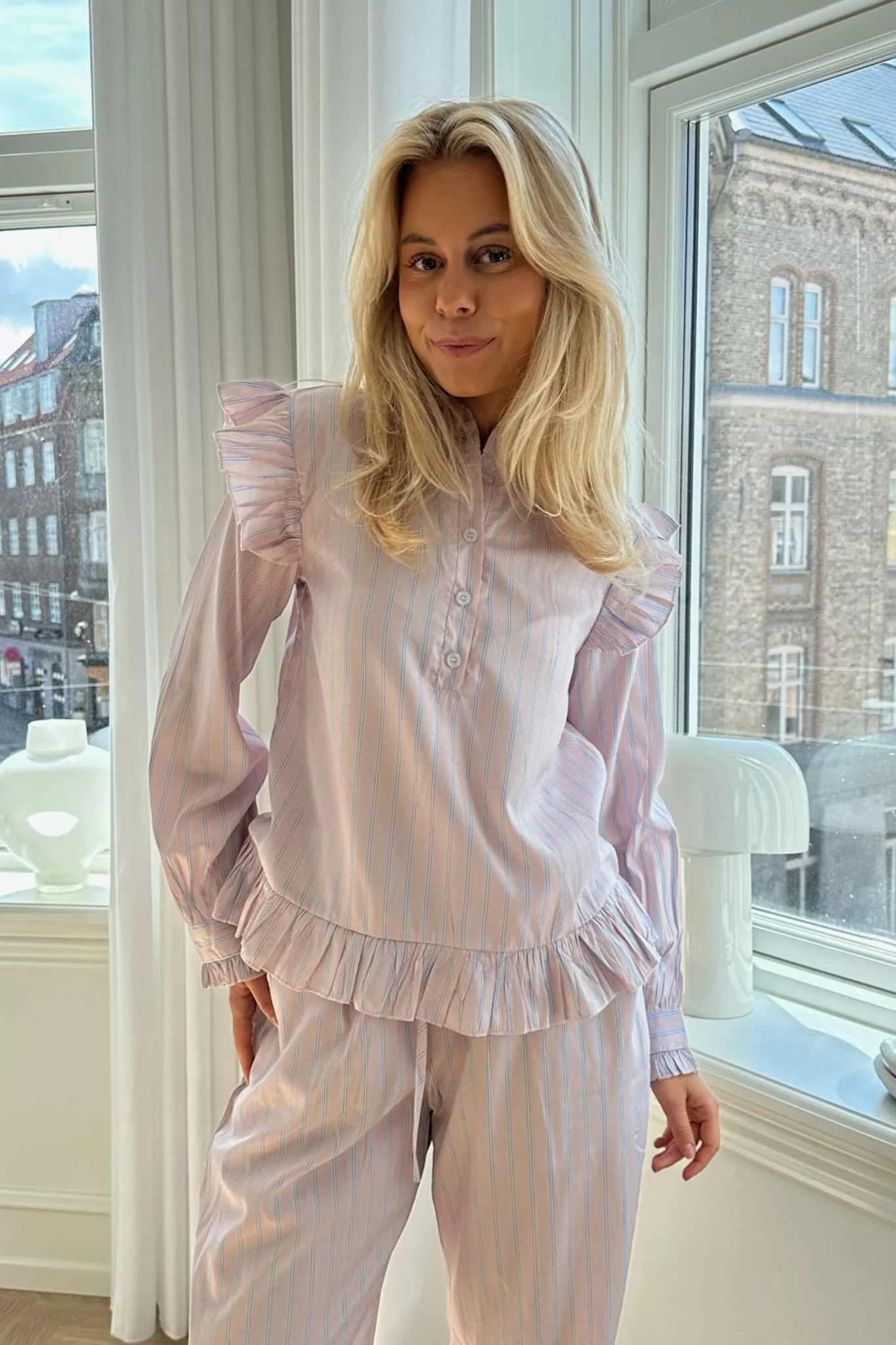 NunaIC Shirt - Red Blue Pinstripe