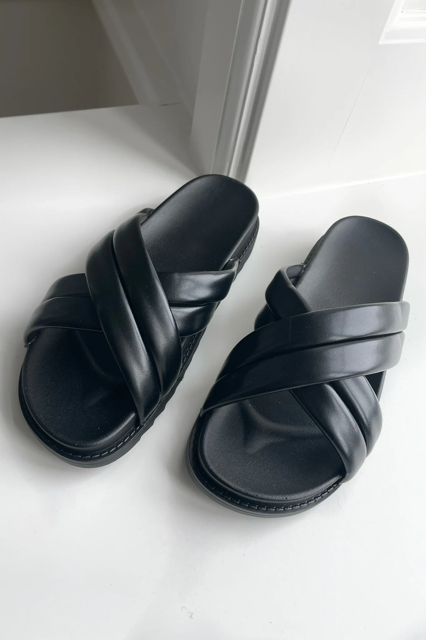 HM5009 Palma Slippers - Black - Image 3