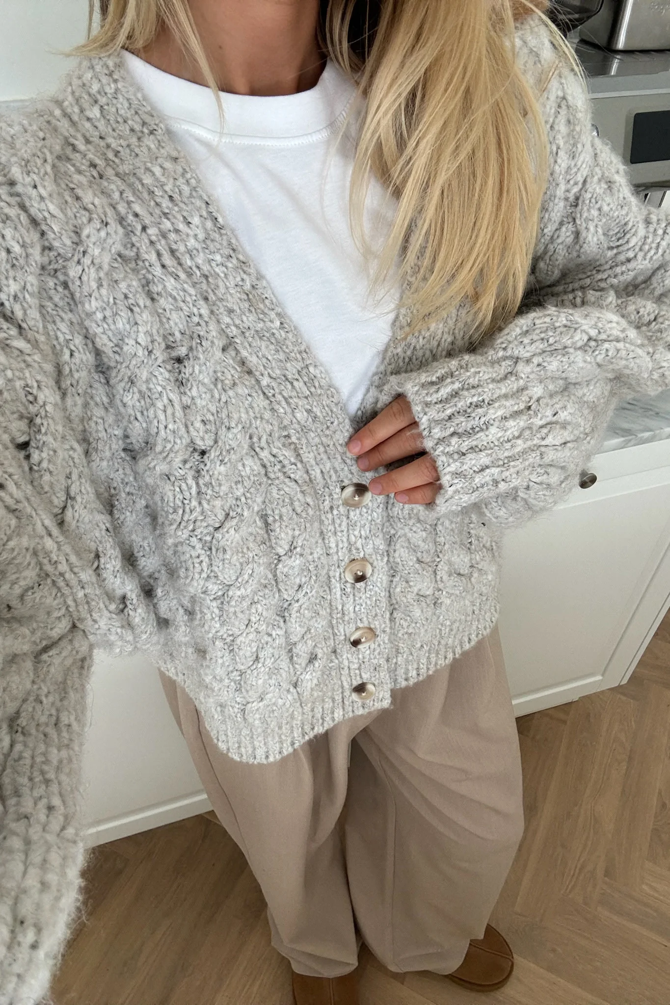 SiggaIC Cardigan - Light Greige - Image 2