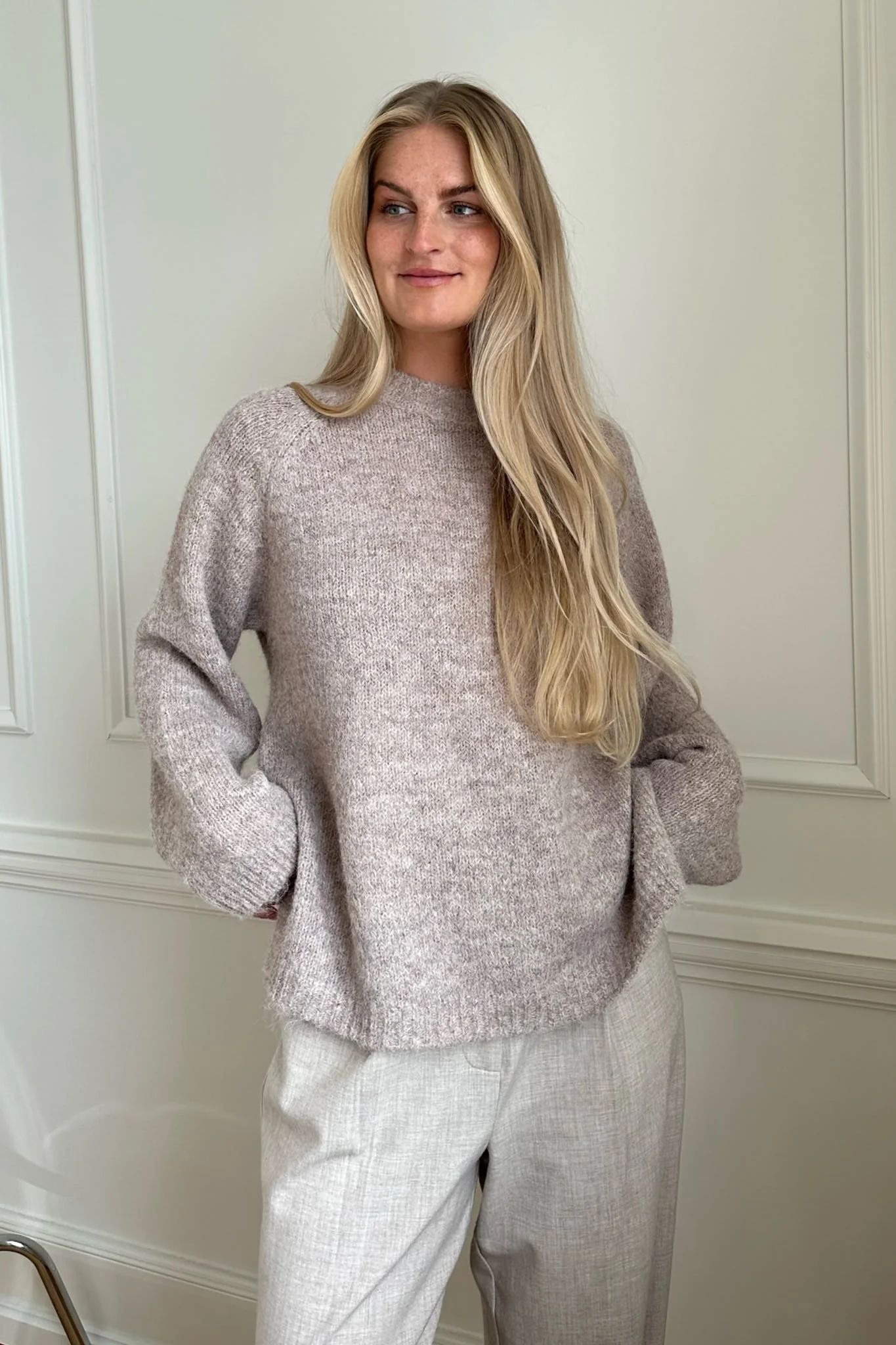 NMSutton LS Oneck Tunic Knit - Taupe Gray Melange - Image 2