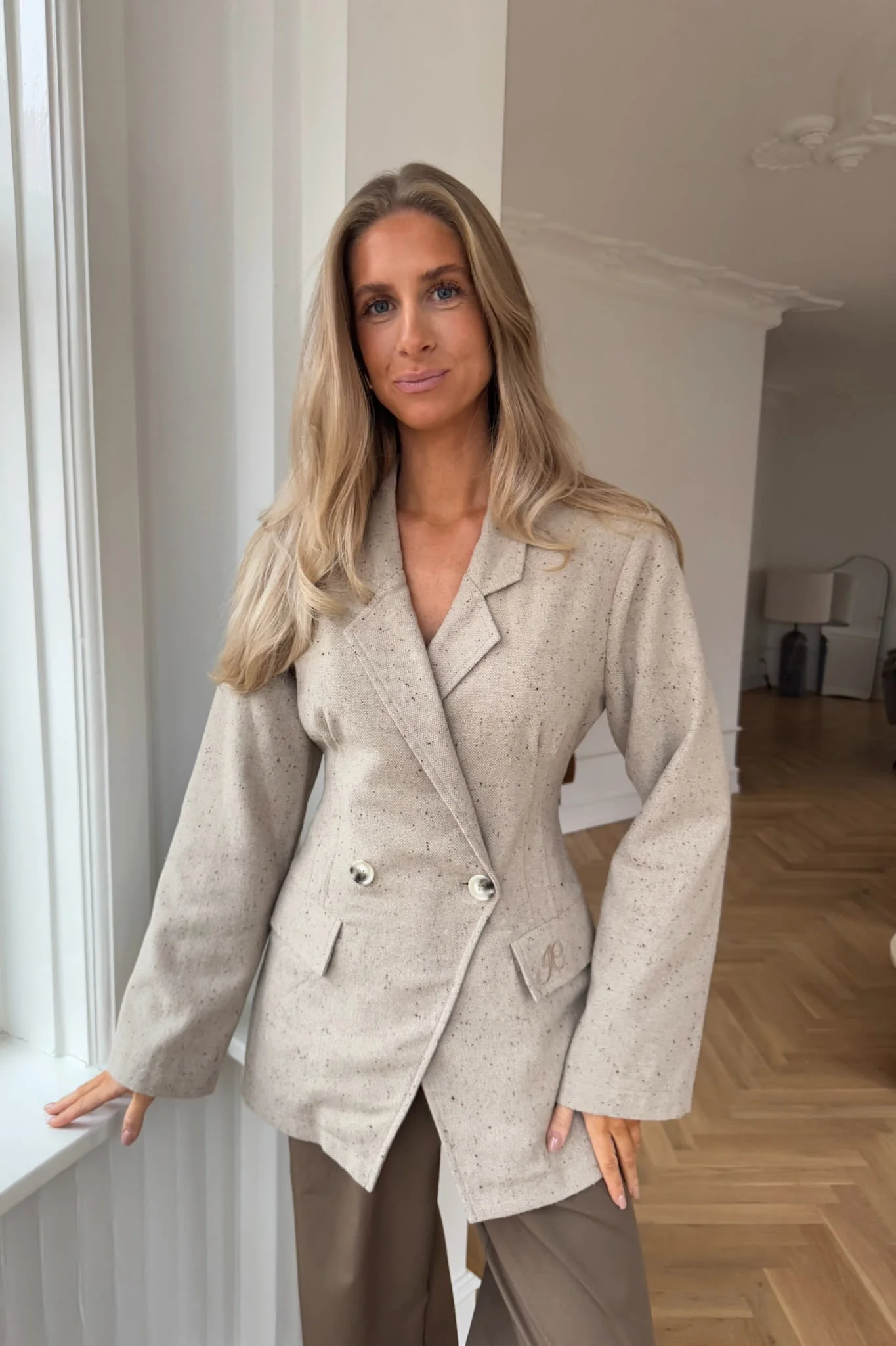 VeraIC Fitted Blazer - Beige Melange - Image 2
